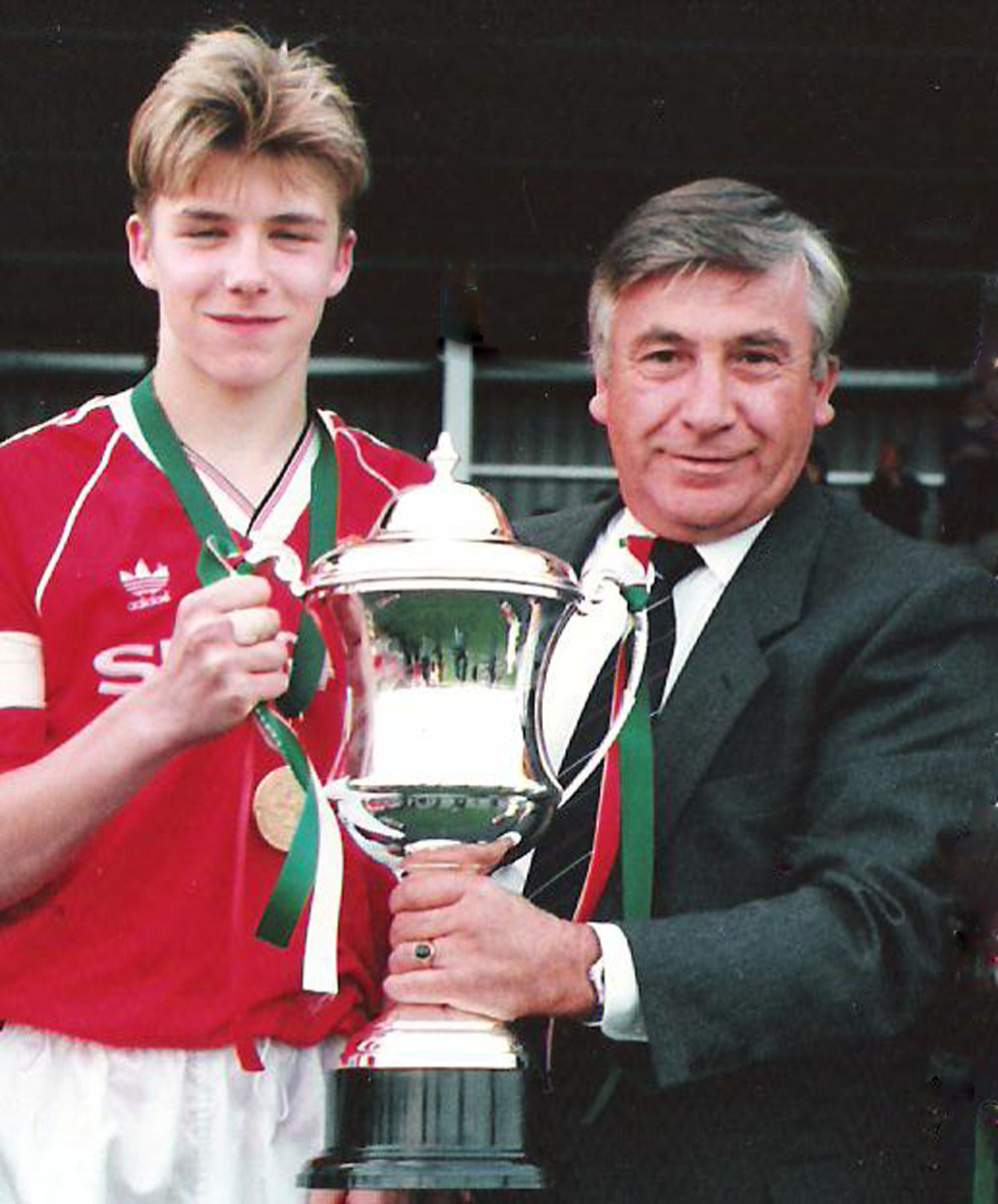 David Beckham vô địch Milk Cup với U16 United